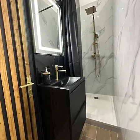 Lejlighed Le Cocon Des Arenes : Jacuzzi