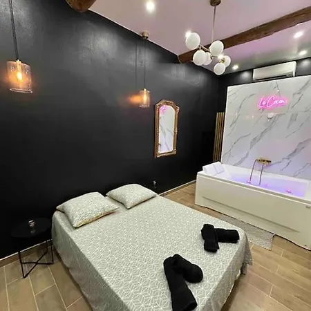 Lejlighed Le Cocon Des Arenes : Jacuzzi